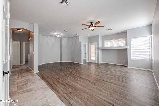 15301 N 138th Ln photo 3