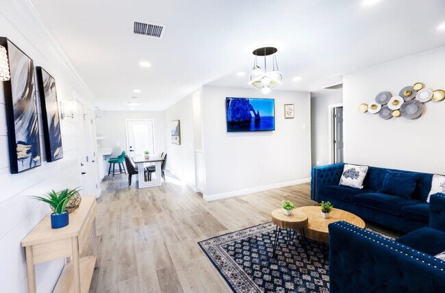451 E Lincoln Ave photo 4