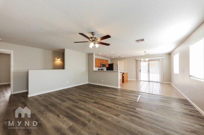 16812 W Marshall Ln Surprise, AZ 85388 photo 5