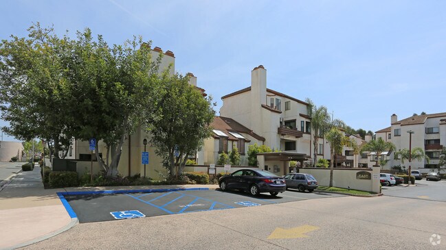 Parkwoods At The Village photo 2