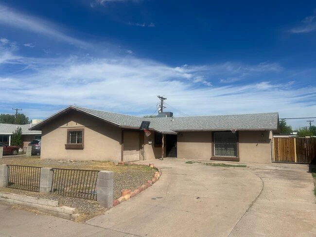 6106 W Clarendon Ave Phoenix, AZ 85033