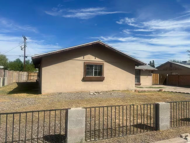 6106 W Clarendon Ave Phoenix, AZ 85033 photo 3