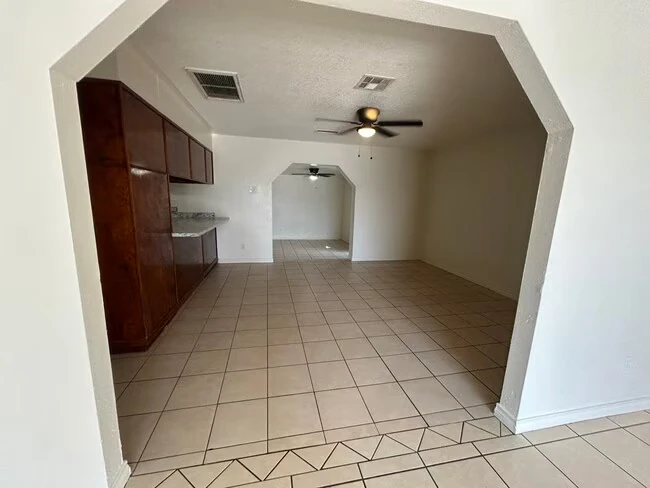 6106 W Clarendon Ave Phoenix, AZ 85033 photo 5
