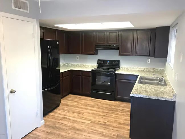 4410 E Pueblo Ave Phoenix, AZ 85040 photo 2