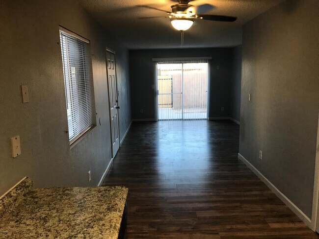 4410 E Pueblo Ave Phoenix, AZ 85040 photo 4