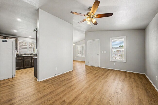 1702 E Michelle Dr Phoenix, AZ 85022 photo 4