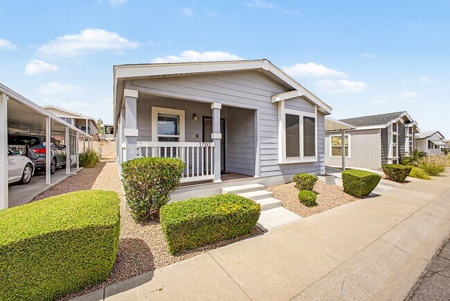 1702 E Michelle Dr Phoenix, AZ 85022 photo 3