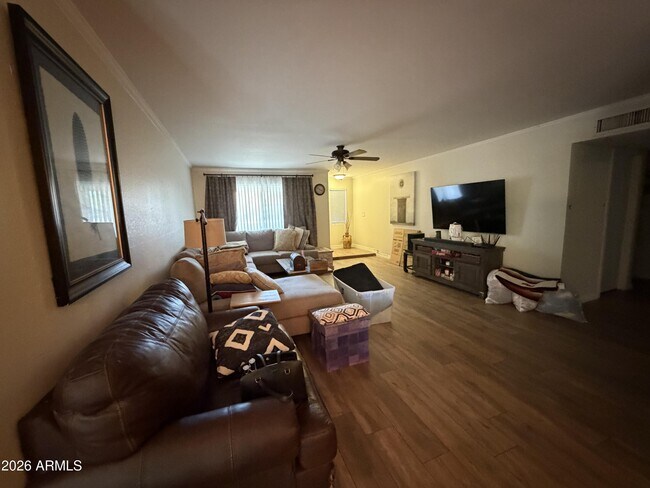 514 E Morrow Dr photo 3
