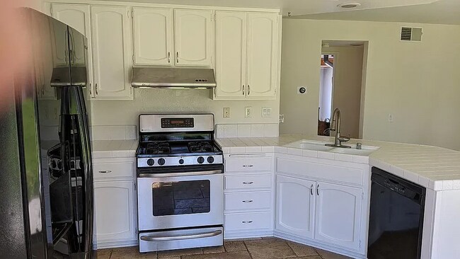 5268 Dixon Rd Oceanside, CA 92056 photo 3