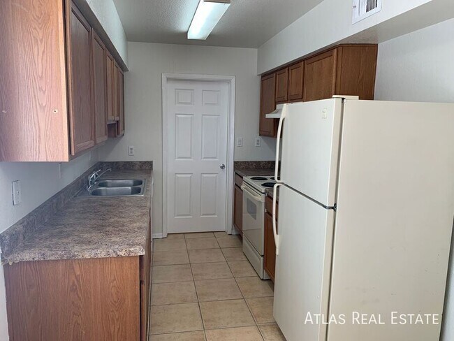 128 W Inglewood St Mesa, AZ 85201 photo 4