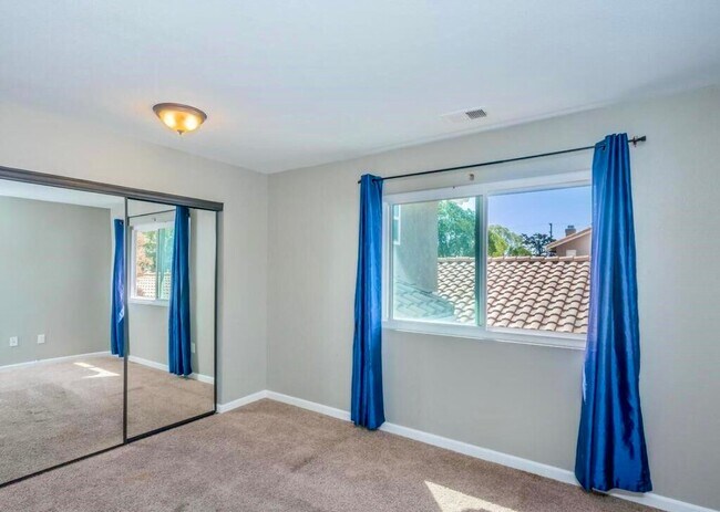 1370 Palomar Pl Vista, CA 92084 photo 2