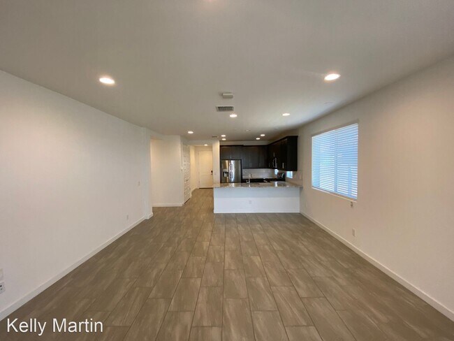 2216 W Dunbar Dr Phoenix, AZ 85041 photo 4
