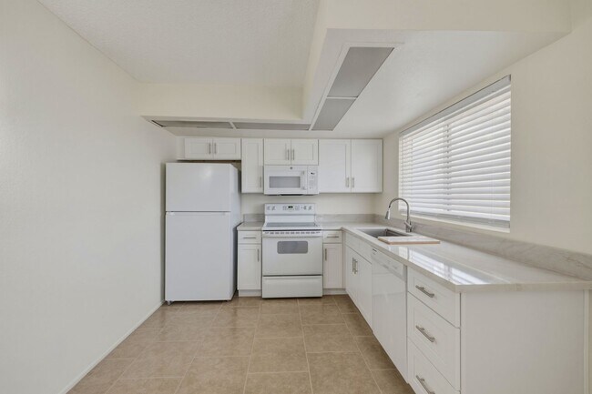 45 N Phyllis Mesa, AZ 85201 photo 4