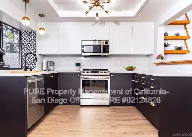 15677 Via Calanova San Diego, CA 92128