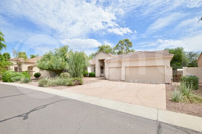 1601 S Karen Dr Chandler, AZ 85286 photo 2