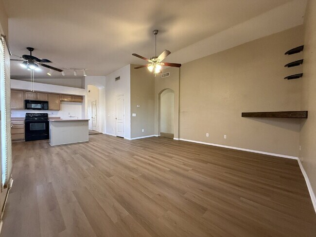 2705 N 109th Ave Avondale, AZ 85392 photo 4