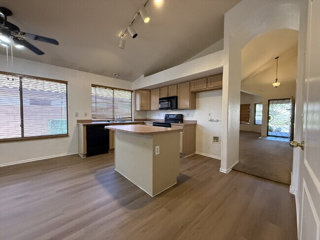 2705 N 109th Ave Avondale, AZ 85392 photo 3