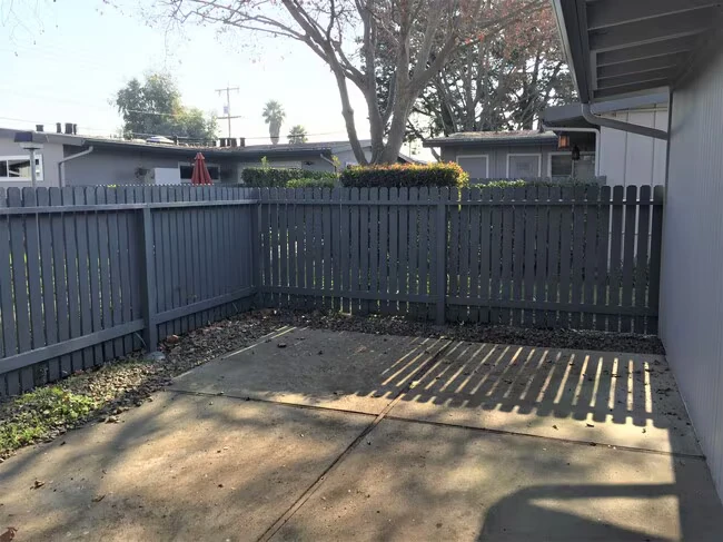 1591 Lago St San Mateo, CA 94403 photo 3