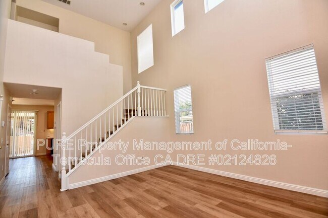 38285 Sevilla Ave Murrieta, CA 92563 photo 2