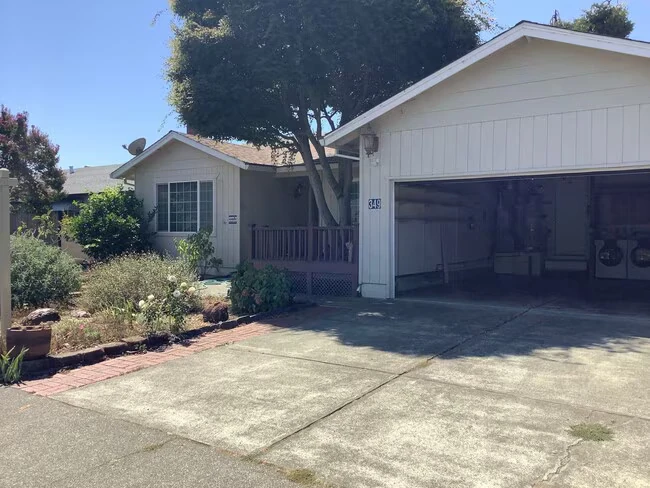 349 Brockhurst Dr Santa Rosa, CA 95401 photo 3