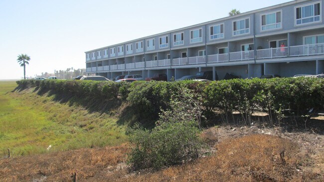 1111 Seacoast Dr Imperial Beach, CA 91932 photo 3