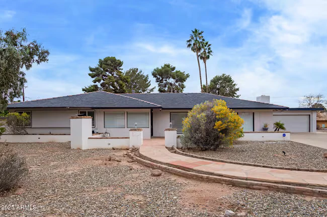 5401 E Exeter Blvd Phoenix, AZ 85018 photo 2