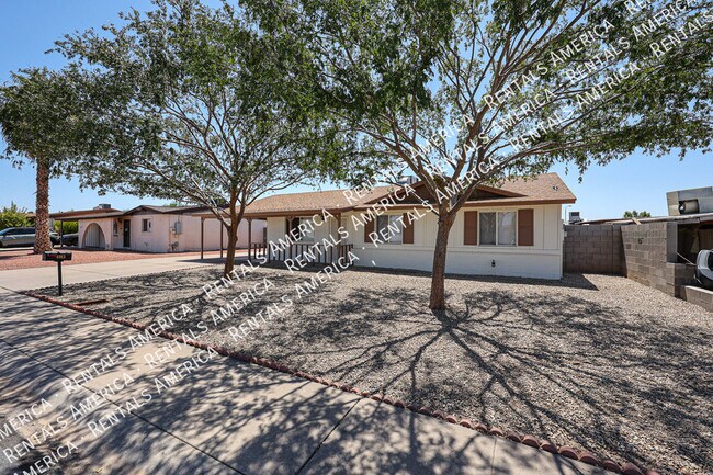 6913 W Solano Dr N photo 2
