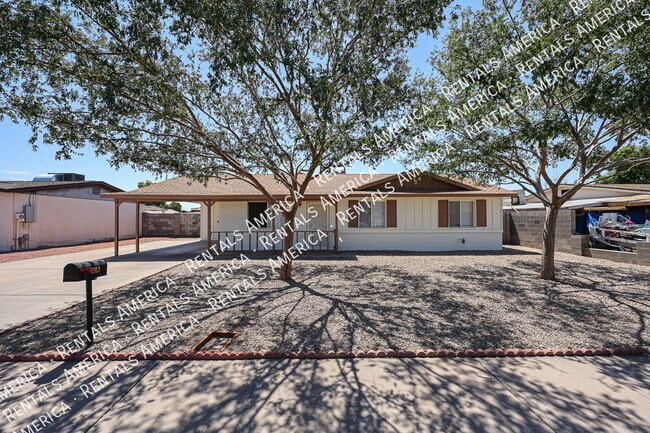 6913 W Solano Dr N photo 3