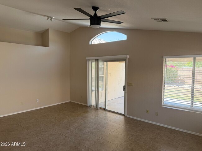 6814 W Louise Dr Glendale, AZ 85310 photo 4