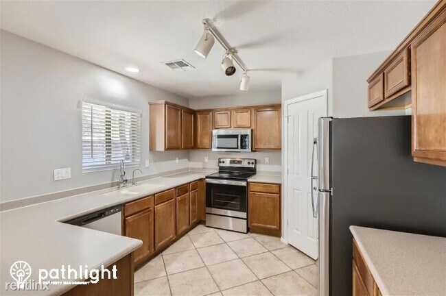 14921 N 172nd Ln Surprise, AZ 85388 photo 2
