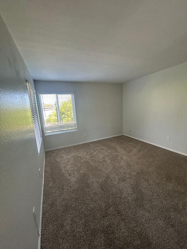 8026 Linda Vista Rd San Diego, CA 92111 photo 2