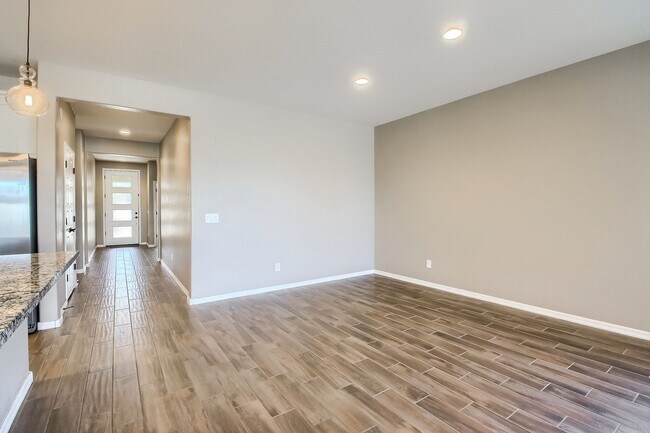 2410 E Beverly Rd Phoenix, AZ 85042 photo 3