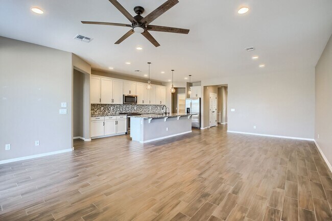2410 E Beverly Rd Phoenix, AZ 85042 photo 5