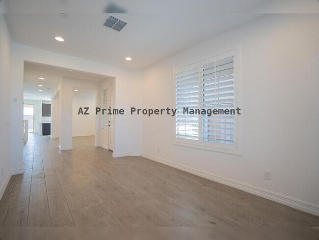 13209 W Cliffrose Rd Peoria, AZ 85383 photo 4