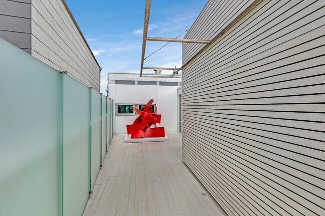 862 Pacheco St San Francisco, CA 94116 photo 3