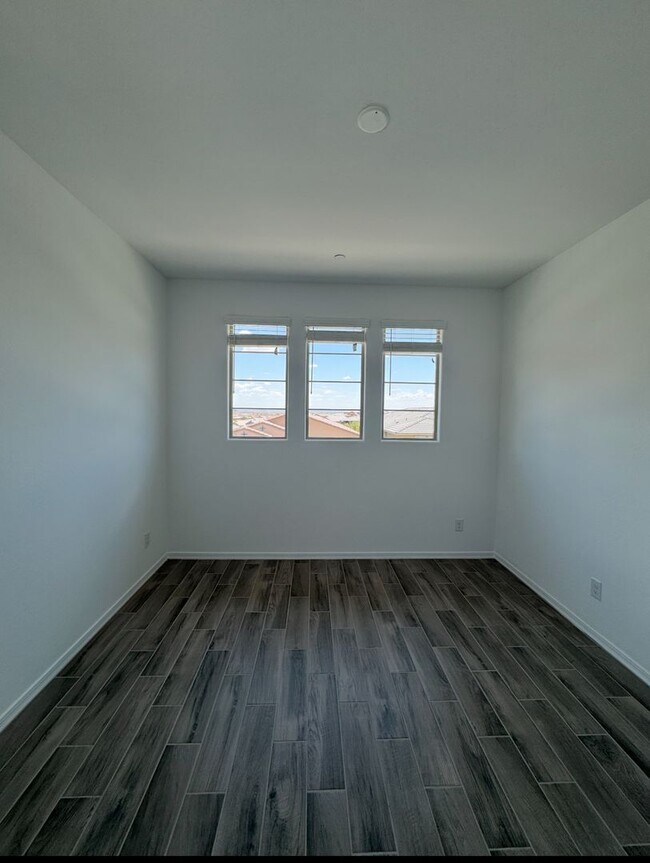 13258 W Eagle Feather Rd Peoria, AZ 85383 photo 5