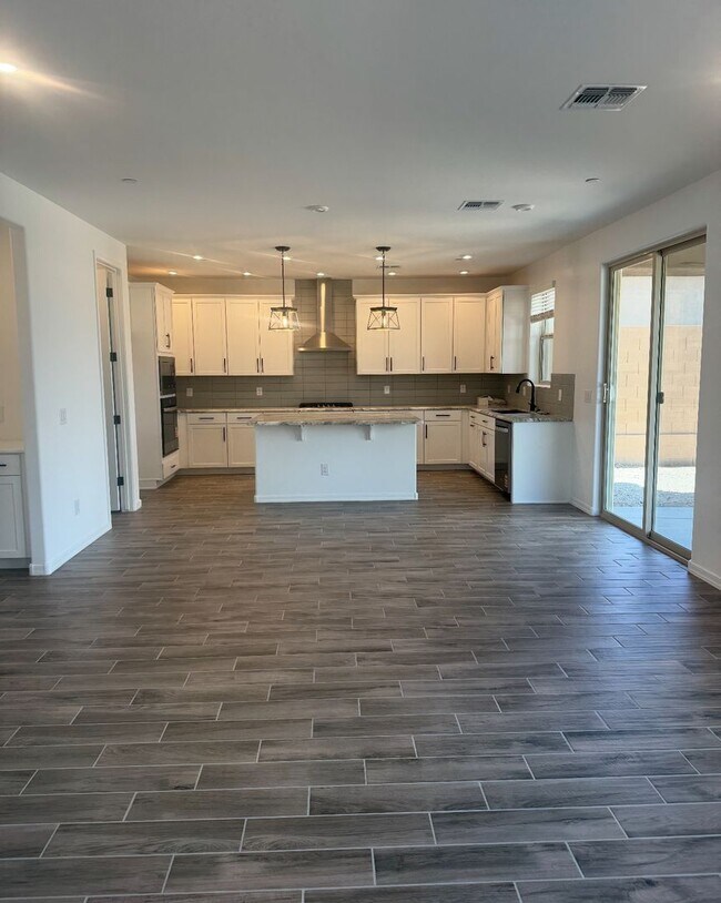 13258 W Eagle Feather Rd Peoria, AZ 85383 photo 4