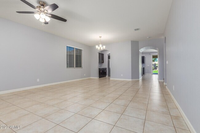 17186 W Lisbon Ln Surprise, AZ 85388 photo 5