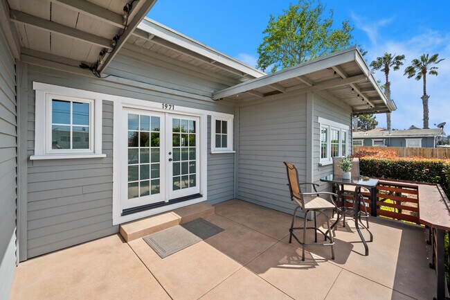 1971 Ebers St San Diego, CA 92107 photo 2