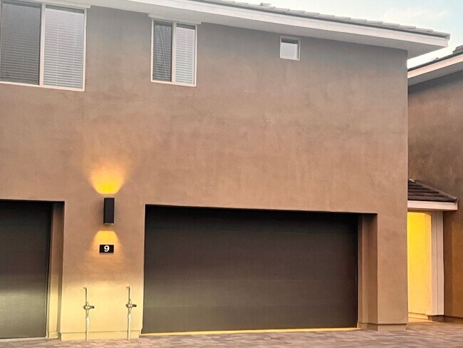 2121 W Sonoran Desert Dr Phoenix, AZ 85085 photo 2