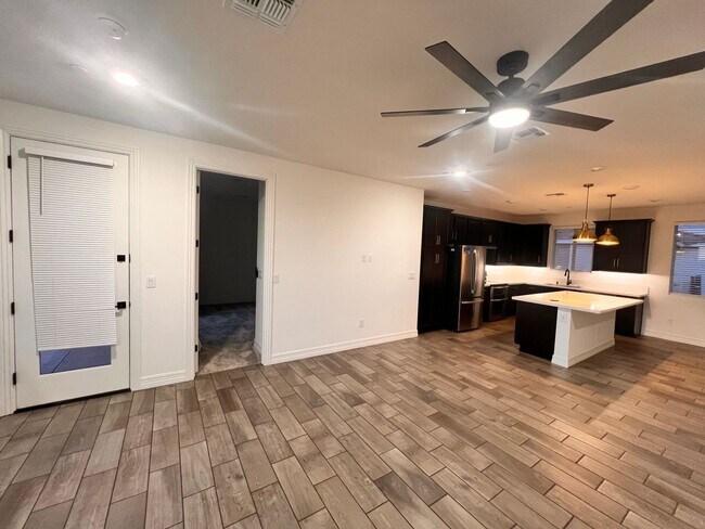 2121 W Sonoran Desert Dr Phoenix, AZ 85085 photo 5