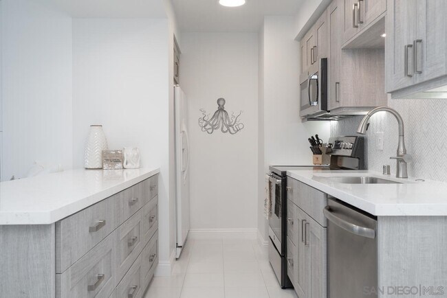 1770 Avenida Del Mundo Coronado, CA 92118 photo 3