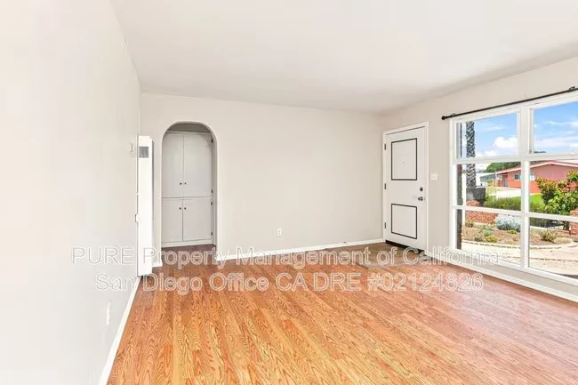 5059 Pelusa St San Diego, CA 92113 photo 2