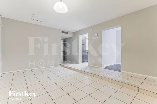1619 E Campus Dr Tempe, AZ 85282 photo 2
