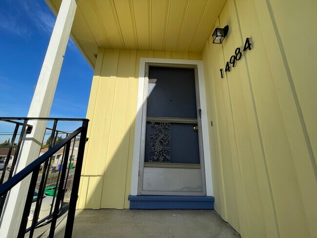 14984 Saturn Dr San Leandro, CA 94578 photo 2