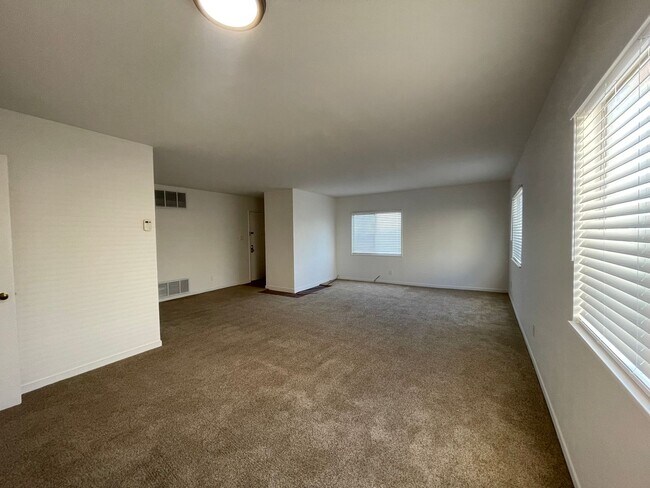 14984 Saturn Dr San Leandro, CA 94578 photo 3