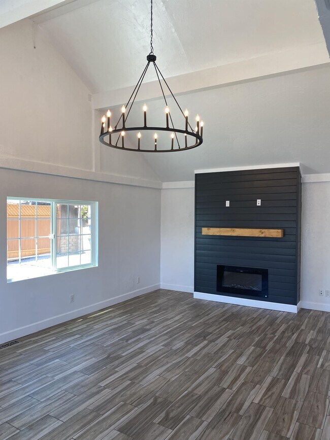 3022 Voltaire St San Diego, CA 92106 photo 2