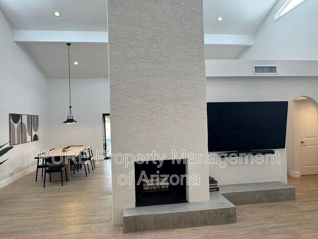 11201 N 45th Way Phoenix, AZ 85028 photo 2