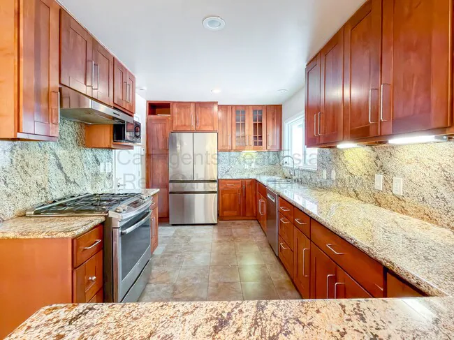 23940 Carmelita Dr Hayward, CA 94541 photo 3