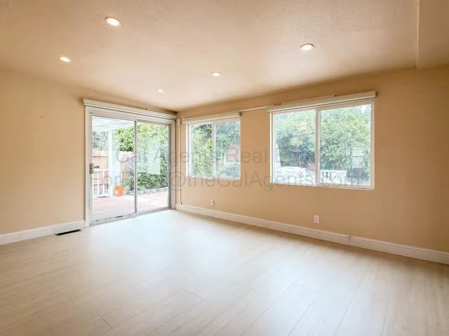 23940 Carmelita Dr Hayward, CA 94541 photo 5